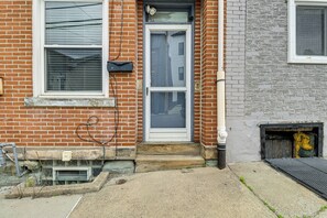 Apartment (3 Bedrooms) | Interior - Walkable Lawrenceville Townhome w/ Patio! (Pittsburgh)