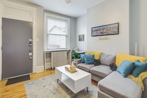 Apartment (3 Bedrooms) | Interior - Walkable Lawrenceville Townhome w/ Patio! (Pittsburgh)
