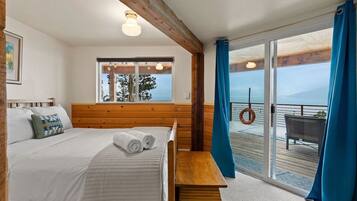 Desk, WiFi, bed sheets