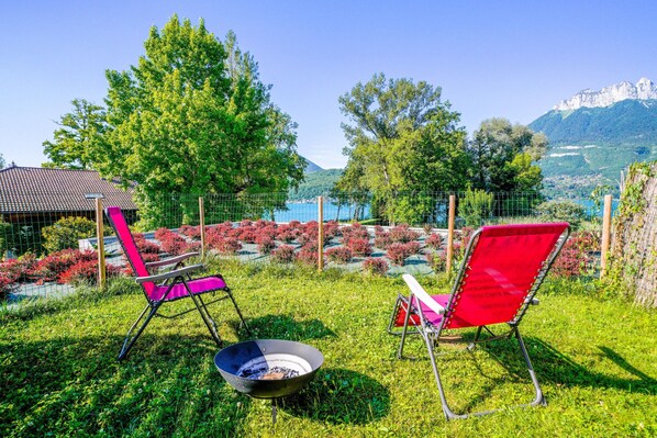 Property grounds - Lake view & terrace - Private parking for 3 people (Duingt)