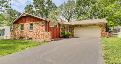 Fenced Yard & Patio! Shawnee Getaway 2 Mi to Dtwn