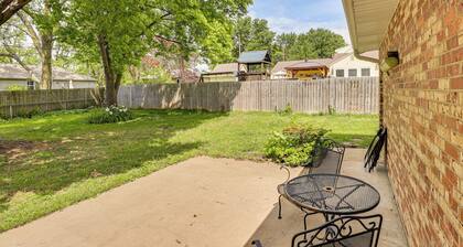 Fenced Yard & Patio! Shawnee Getaway 2 Mi to Dtwn