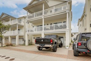 Apartment (4 Bedrooms) | Interior - Prime Walkable Location! Large 4BR Wildwood Condo (Wildwood)