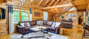 Hot Tub & Patio: Bedford Log Cabin on 10 Acres!