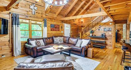 Hot Tub & Patio: Bedford Log Cabin on 10 Acres!
