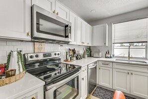 House (4 Bedrooms) | Interior - Outdoor Oasis & All-ages Fun! Gulf Coast Getaway (Hudson)