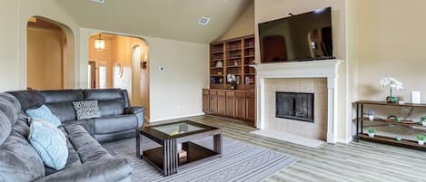 House (4 Bedrooms) | Front of property