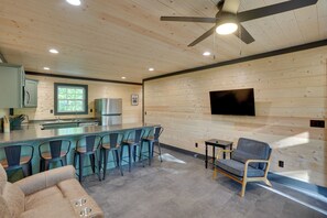Apartment (3 Bedrooms) | Interior - Walk to Kentucky Lake! Pet-friendly Murray Duplex (Murray)