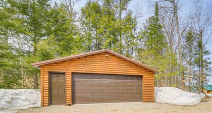 1/4 Mi to Hiawatha Forest Trails! Outdoor Retreat