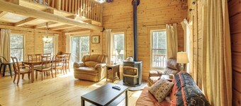 1/4 Mi to Hiawatha Forest Trails! Outdoor Retreat