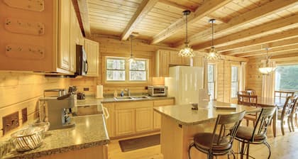1/4 Mi to Hiawatha Forest Trails! Outdoor Retreat