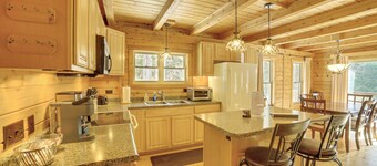 1/4 Mi to Hiawatha Forest Trails! Outdoor Retreat