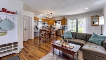 House (2 Bedrooms) | Interior