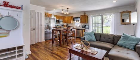 House (2 Bedrooms) | Interior