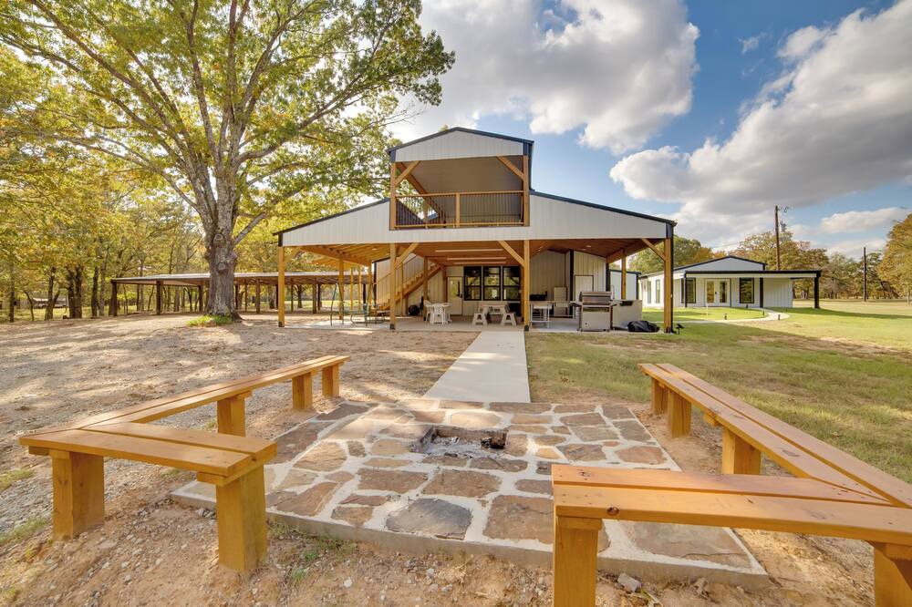 On-site Dock & Ramp: 3-unit Escape on Lake Fork! - Emory, TX