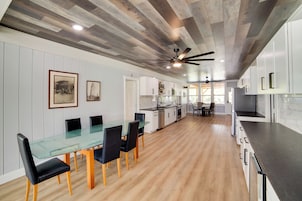 Casa (Multiple Bedrooms) | Interior