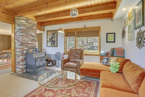 Interior - Catskills Serenity! Cozy Vintage Cabin on 10 Acres (Grahamsville)