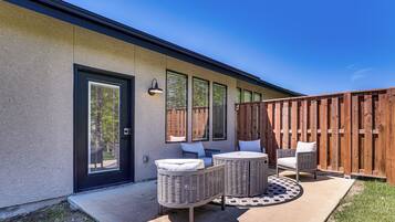 Apartment (2 Bedrooms) | Front of property