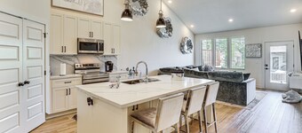 Soccer Fans Welcome! Luxe Raymore Escape w/ Patio