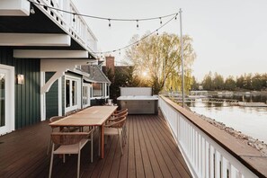 Outdoor dining - Lakefront Luxe Lodge w/Dock & Hot Tub near Village (Big Bear Lake)