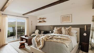 Iron/ironing board, travel cot, WiFi, bed sheets