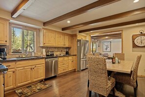 Fridge, microwave, oven, stovetop - Mill Creek Lodge, Hot Tub, Game Room, Firepit (Big Bear Lake)