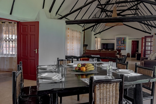 Villa, 4 habitaciones, vista a la colina | Restaurantes