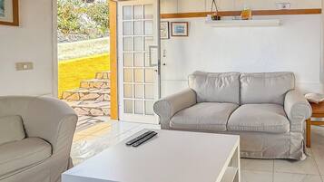 Villa (Villa) | Iron/ironing board, free WiFi, bed sheets