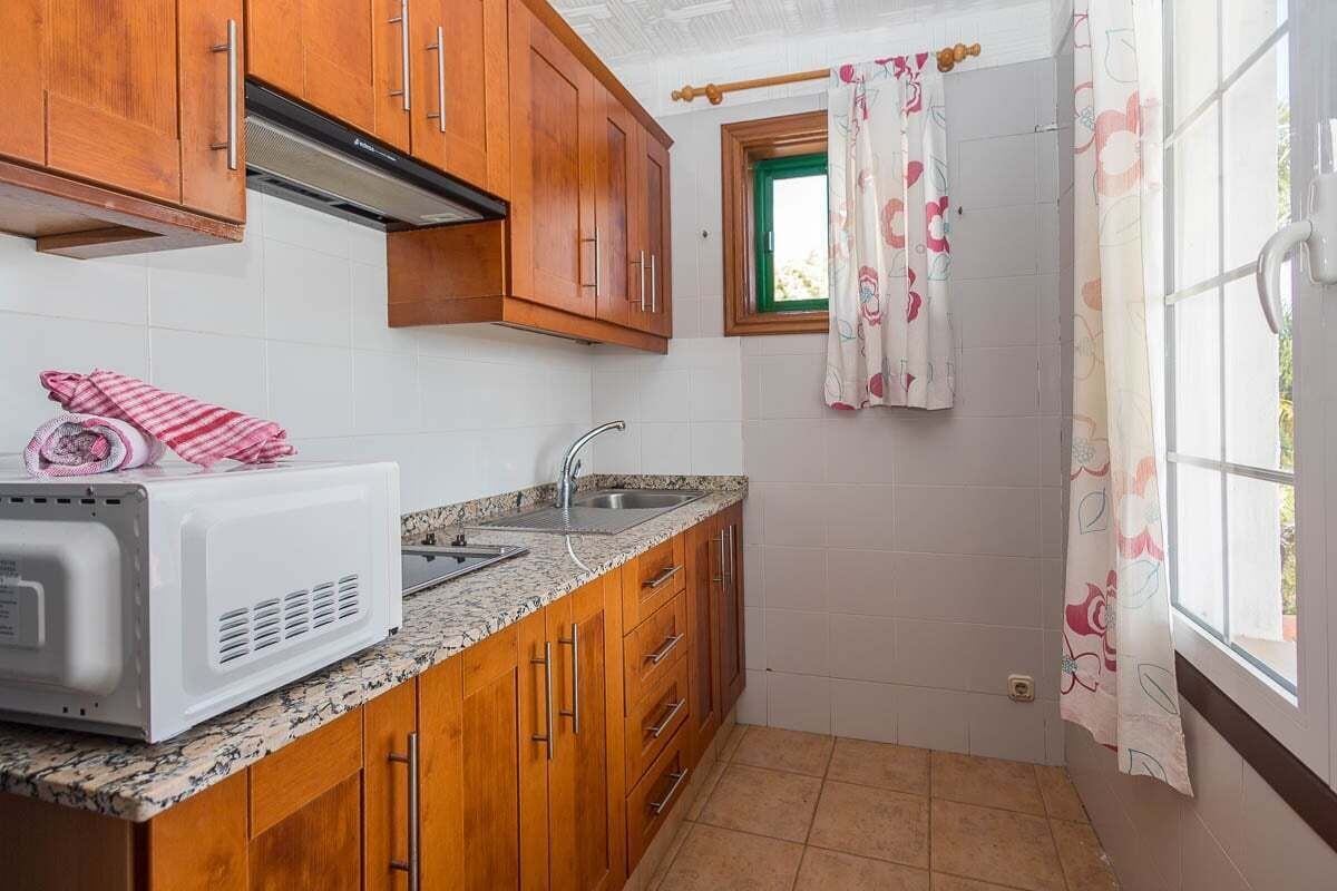 Appartamento (One-Bedroom Apartment with Sea View) | Ferro/asse da stiro, Wi-Fi gratuito, lenzuola