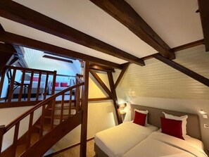Family Quadruple Room, Courtyard View | Free WiFi - Hôtel-restaurant l'Ange (Niedermorschwihr)