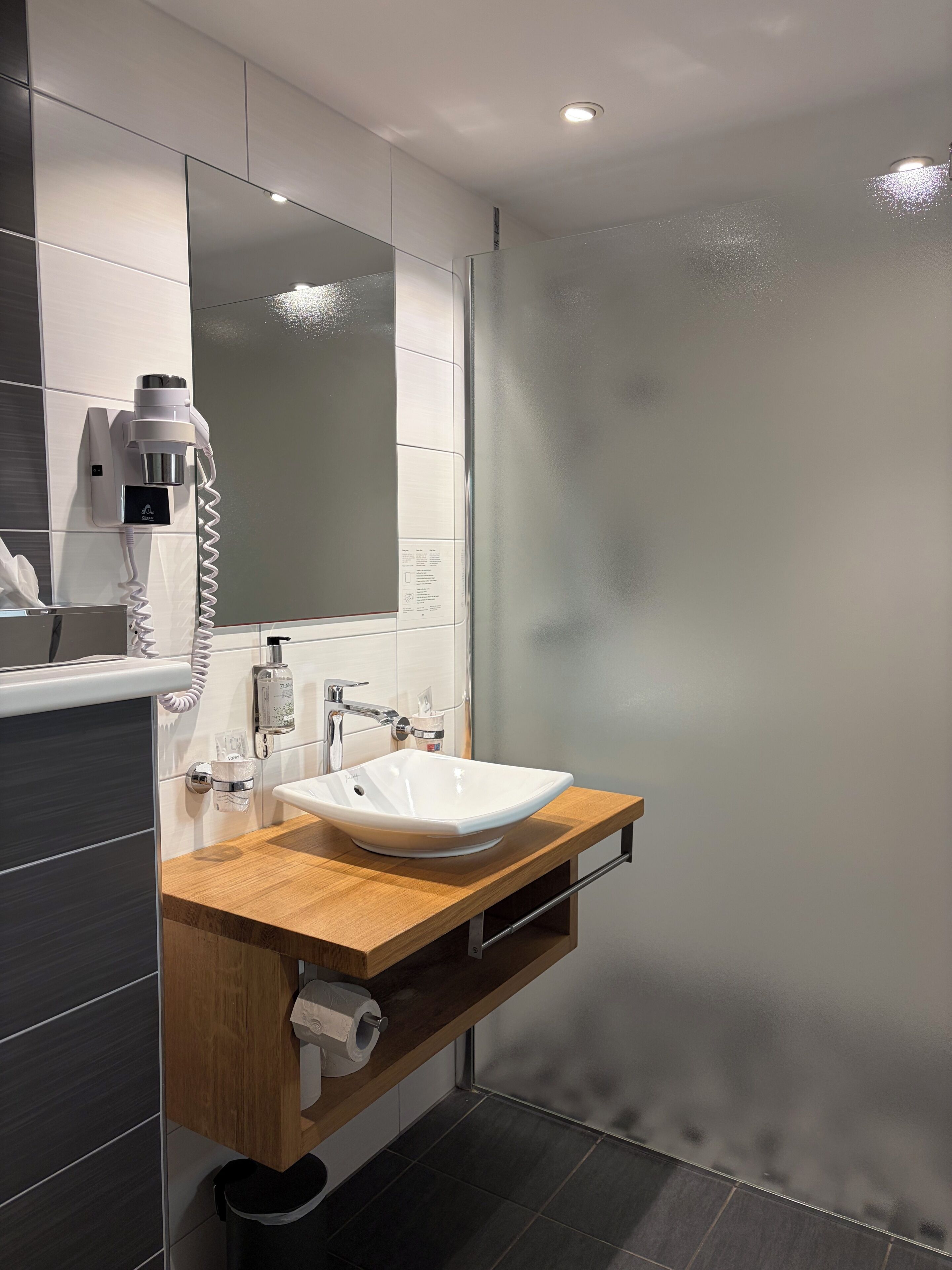 Superior Double Room | Bathroom