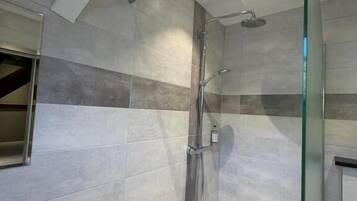 Quadrupla familiare, vista cortile | Bagno