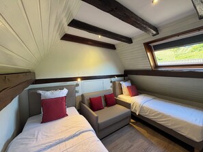 Family Quadruple Room, Courtyard View | Free WiFi - Hôtel-restaurant l'Ange (Niedermorschwihr)