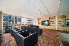 Lobby - Spacious 3-Bed Apartment in Canberra CBD (Canberra)