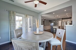 Dining - BEAUTIFUL PET FRIENDLY HOME OFFERING ONE LEVEL LIVING-OCEAN VIEW ESTATES <br>Only Minutes from Bethany Beach, Restaurants, Shops and Boardwalk! (Ocean View)