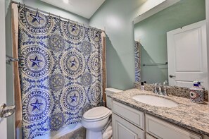 Shower, hair dryer, towels - BEAUTIFUL PET FRIENDLY HOME OFFERING ONE LEVEL LIVING-OCEAN VIEW ESTATES <br>Only Minutes from Bethany Beach, Restaurants, Shops and Boardwalk! (Ocean View)