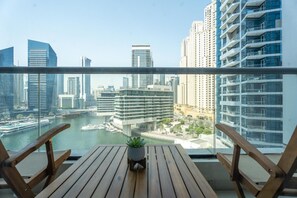 Apartamento clássico, 1 quarto, cozinha, vista para a marina | Sacada