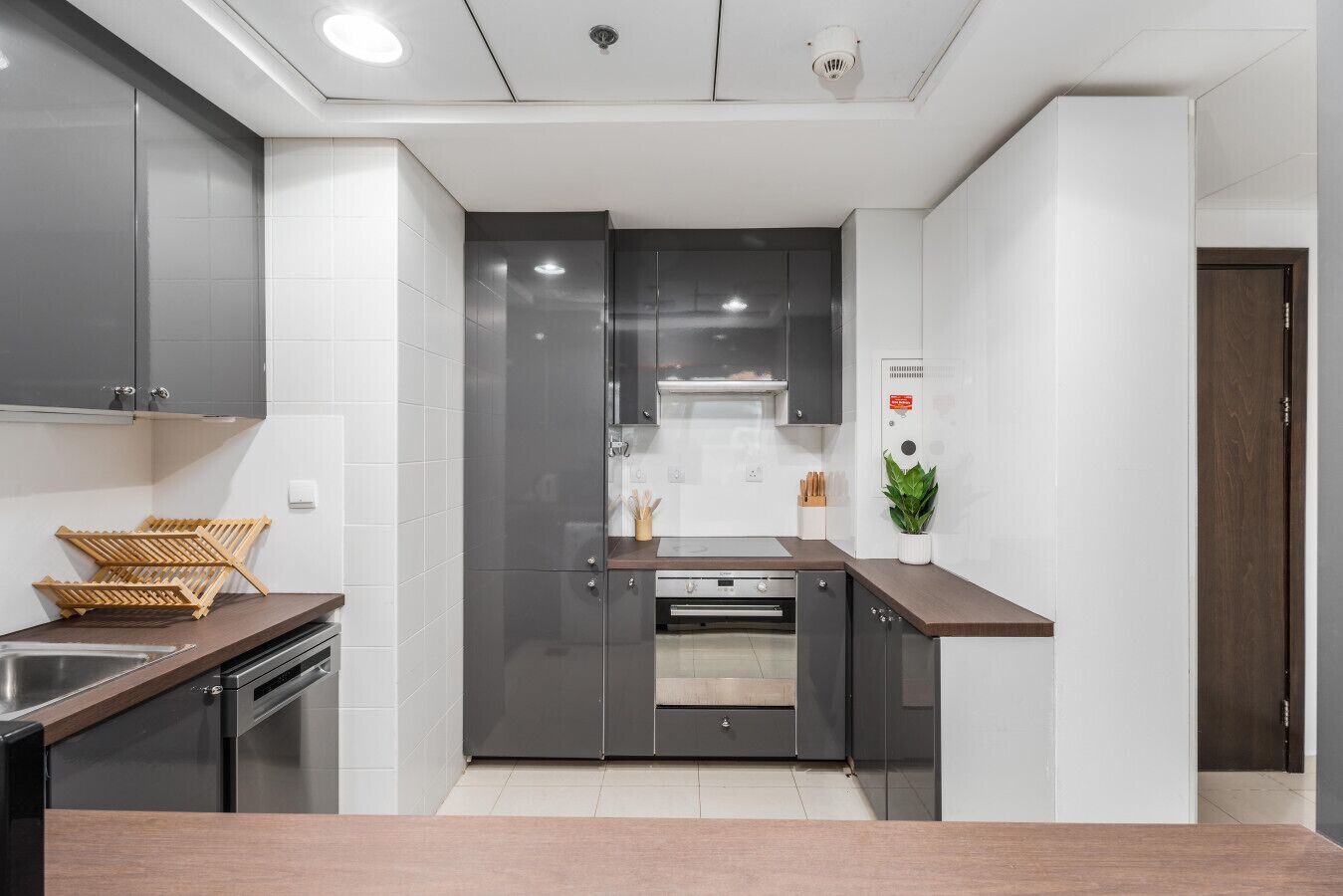 Elite Apartment, 2 Bedrooms, Beach View | Private kitchen | Full-sized fridge, microwave, oven, stovetop