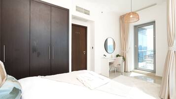 Presidential Apartment, 4 Bedrooms, Harbor View | Wardrobe