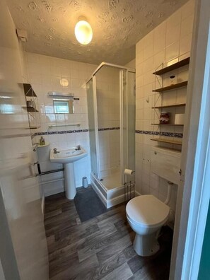 Bathroom - The Collingwood Guest House (Great Yarmouth)