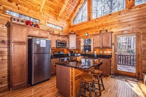Fridge, microwave, oven, stovetop - White Tail Hollow, Smoky Mt Cabin with Hot Tub! (Bryson City)