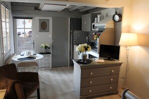 TV - Studio “La Réserve au cœur de la” with Wi-Fi (Boismont)