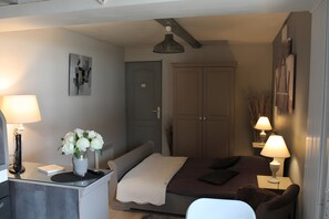 Iron/ironing board, WiFi - Studio “La Réserve au cœur de la” with Wi-Fi (Boismont)