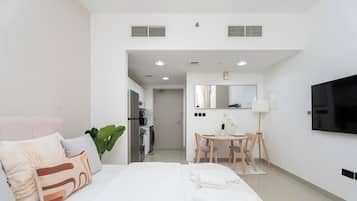 Superior Studio, 1 Queen Bed, Lake View | Egyptian cotton sheets, premium bedding, in-room safe