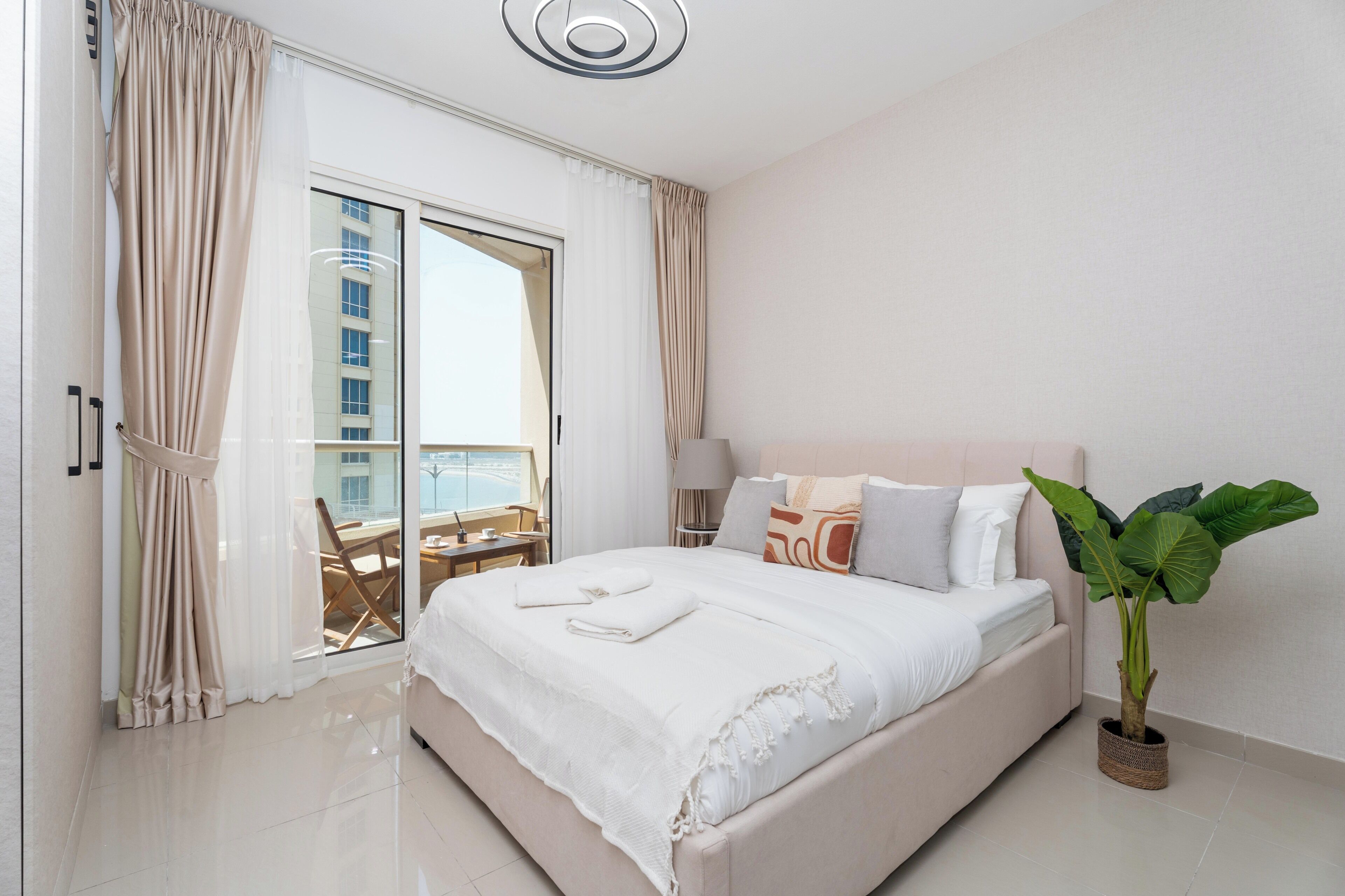 Superior Studio, 1 Queen Bed, Lake View | Egyptian cotton sheets, premium bedding, in-room safe