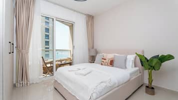 Superior Studio, 1 Queen Bed, Lake View | Egyptian cotton sheets, premium bedding, in-room safe