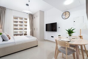 Studio Premier, 1 giường cỡ queen, quang cảnh hồ | Phòng ăn
