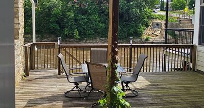 2-bedroom apartment in pleasant Elkader with AC and charm