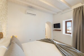 In-room safe, iron/ironing board, free WiFi, bed sheets - Villa Roseta by Escape Home (Puerto del Carmen)