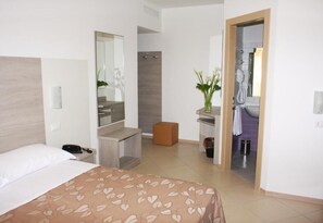 Quadruple Room, Balcony | In-room safe, free WiFi, wheelchair access - Hotel Villa Enea (Cattolica)